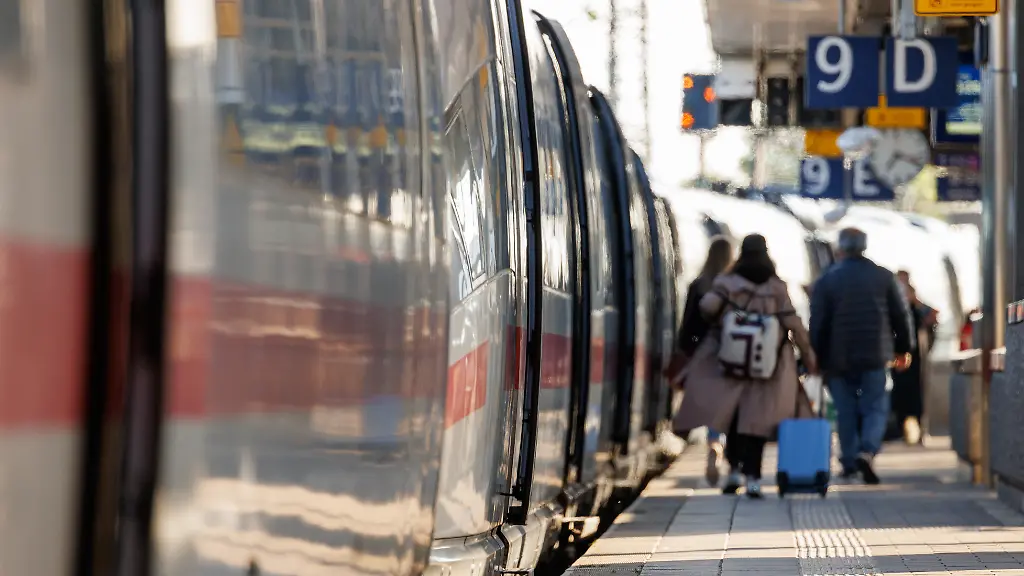 Beim-Einstieg-in-Nuernberg-hatte-die-Mutter-ihre-Tochter-kurz-aus-den-Augen-verloren