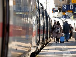 Odyssee im ICE: Behinderte Tochter am Bahnsteig vergessen