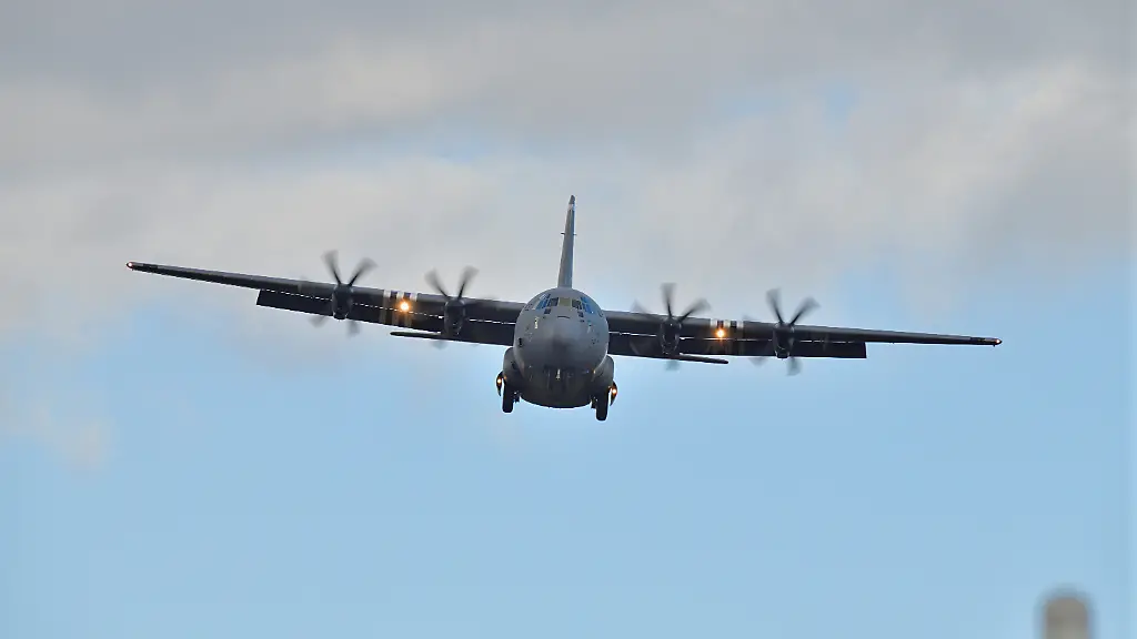 Lockheed-C130-Hercules-der-US-Amerikanischen-Luftwaffe-im-Anflug-auf-die-Ramstein-Air-Force-Base