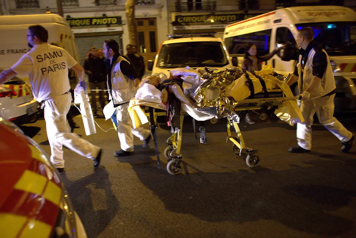 epa05024620-A-picture-made-available-on-14-November-2015-shows-people-evacuated-outside-the-scene-of-a-hostage-situation-at-the-Bataclan-theatre-in-Paris-France-late-13-November-2015-At-least-120-people-have-been-killed-in-a-series-of-attacks-in-Paris-on-13-November-according-to-French-officials-Eight-assailants-were-killed-seven-when-they-detonated-their-explosive-belts-and-one-when-he-was-shot-by-officers-police-said-French-President-Francois-Hollande-says-that-the-attacks-in-Paris-were-an-act-of-war-carried-out-by-the-Islamic-State-extremist-group