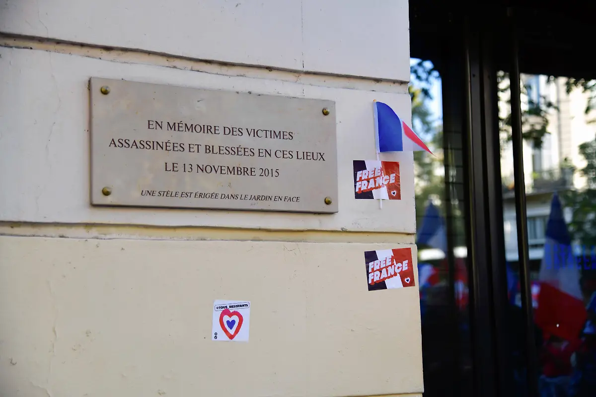 Paris-October-11-2025-A-rally-brought-together-several-thousand-people-carrying-the-French-flag-at-the-call-of-Henda-Ayari-a-secularism-and-feminist-activist-HENRI-WELSCHINGER-OLA-NEWS-SIPA-PRESS-OLANEWS-sipa