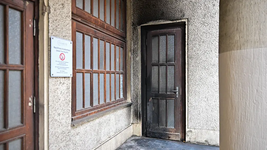 Das-Feuer-an-der-Charite-wurde-laut-Polizei-gegen-2-05-Uhr-gelegt