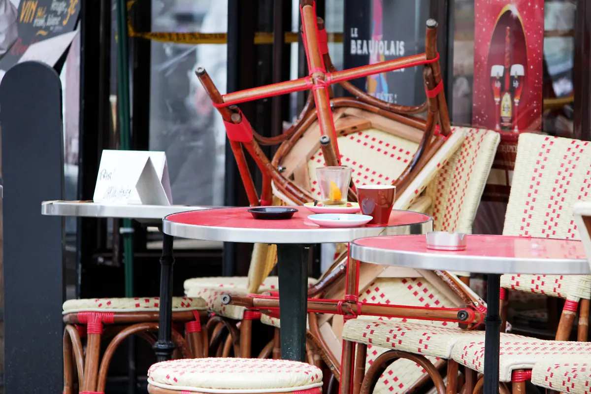 Bataclan-Concert-Hall-After-Paris-Attacks-Forensic-scientists-inspect-outside-of-the-Cafe-Comptoir-Voltaire-in-Paris-France-on-November-14-2015-following-a-series-of-coordinated-attacks-in-and-around-Paris-late-Friday-which-leave-more-than-120-people-dead-According-to-witnesses-at-least-5-people-are-killed-in-the-immediate-area-by-attackers-wielding-automatic-rifles-Paris-France-PUBLICATIONxNOTxINxFRA-Copyright-xAdnanxFarzatx-originalFilename-farzat-notitle151114-nphU5