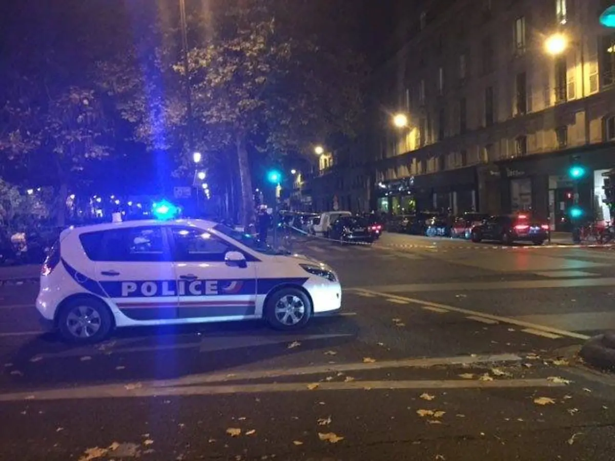 Police-near-the-Bataclan-concert-hall-in-central-Paris