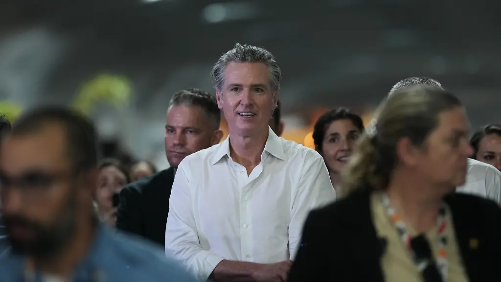 California-Gov-Gavin-Newsom-walks-through-the-venue-for-the-COP30-U-N-Climate-Summit-Tuesday-Nov-11-2025-in-Belem-Brazil