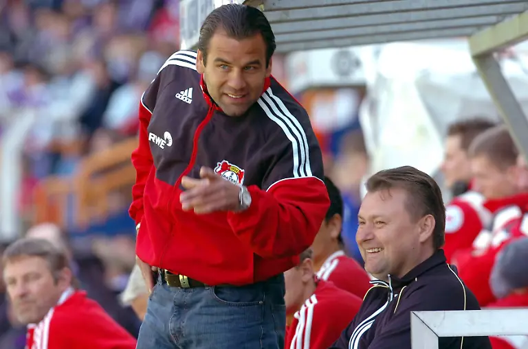 Bildnummer-02807982-Datum-21-04-2007-Copyright-imago-pmk-Trainer-Ulf-Kirsten-li-und-Co-Trainer-Dirk-Dreher-beide-Leverkusen-II-im-Gespraech-Vdig-quer-Assistent-Assistenztrainer-Regionalliga-Nord-2006-2007-3