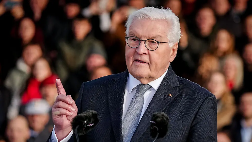 Der-Bundespraesident-wuerdigte-die-Bundeswehr-die-tief-verankert-im-freiheitlichen-Gemeinwesen-und-Armee-unserer-Demokratie-sei