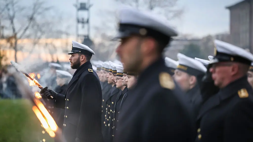 Die-Rekrutinnen-und-Rekruten-haben-ihre-ersten-Schritte-vom-Zivilisten-zum-Soldaten-gemacht