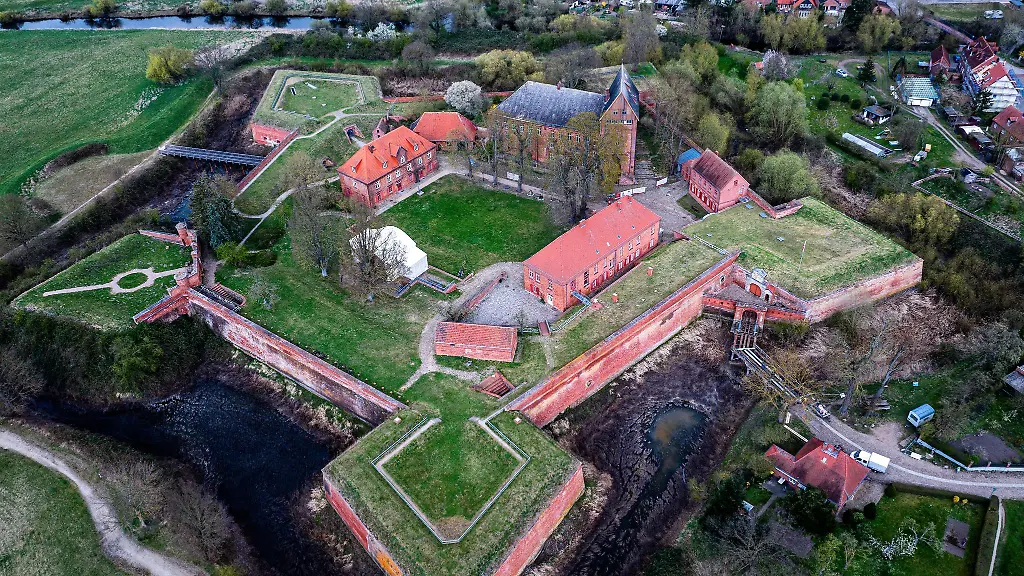 Mehr-als-30-000-Denkmale-zaehlt-Mecklenburg-Vorpommern-Dazu-gehoert-die-Festung-Doemitz-an-der-Elbe