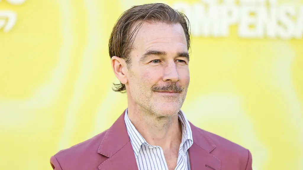 HOLLYWOOD-LOS-ANGELES-CALIFORNIA-USA-MAY-14-American-actor-James-Van-Der-Beek-arrives-at-the-Los-Angeles-Premiere-Of-Amazon-Prime-Video-s-Overcompensating-Season-1-held-at-the-Hollywood-Palladium-on-May-14-2025-in-Hollywood-Los-Angeles-California-United-States