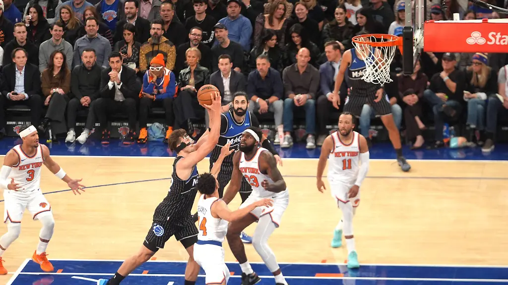 New-York-Knicks-v-Orlando-Magic-NBA-Basketball-Herren-USA-NEW-YORK-UNITED-STATES-NOVEMBER-12-Franz-Wagner-22-of-the-Orlando-Magic-in-action-during-the-NBA-game-between-the-New-York-Knicks-and-the-Orlando-Magic-at-Madison-Square-Garden-in-New-York-United-States-on-November-12-2025-Selcuk-Acar-Anadolu-New-York-United-States-Editorial-use-only-Please-get-in-touch-for-any-other-usage