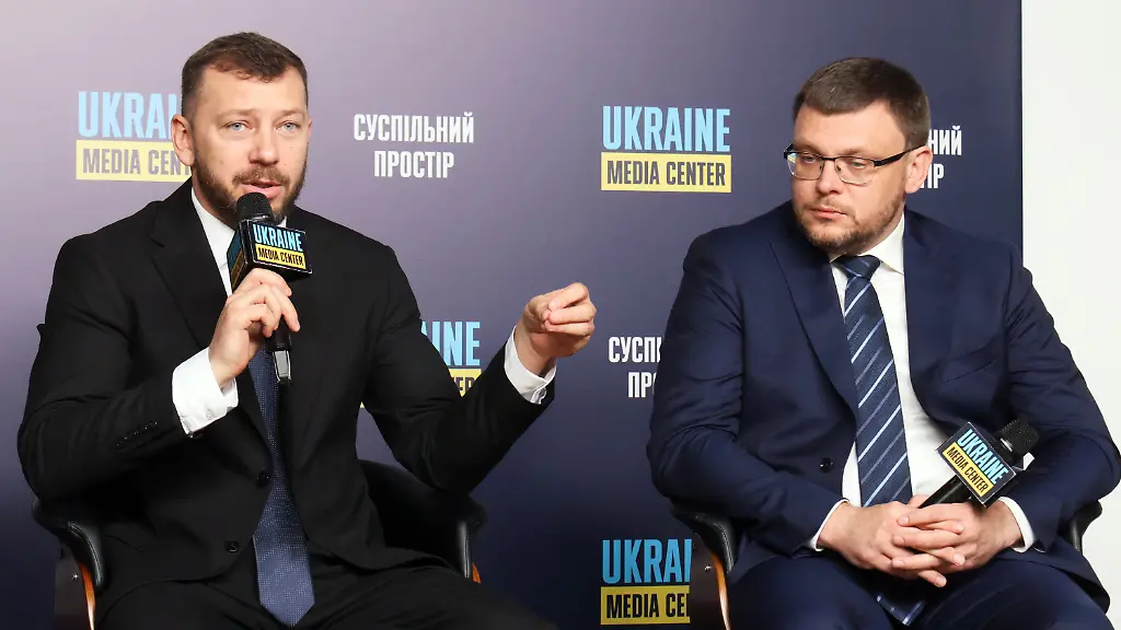 Director-of-the-National-Anti-Corruption-Bureau-of-Ukraine-NABU-Semen-Kryvonos-R-and-head-of-the-Specialized-Anti-Corruption-Prosecutor-s-Office-SAPO-Oleksandr-Klymenko-brief-the-press-on-the-results-of-the-work-of-their-agencies-in-the-first-half-of-2025-at-the-Ukraine-Media-Center-Kyiv-Ukraine-on-August-8-2025-Photo-by-Pavlo-Bahmut-Ukrinform-ABACAPRESS
