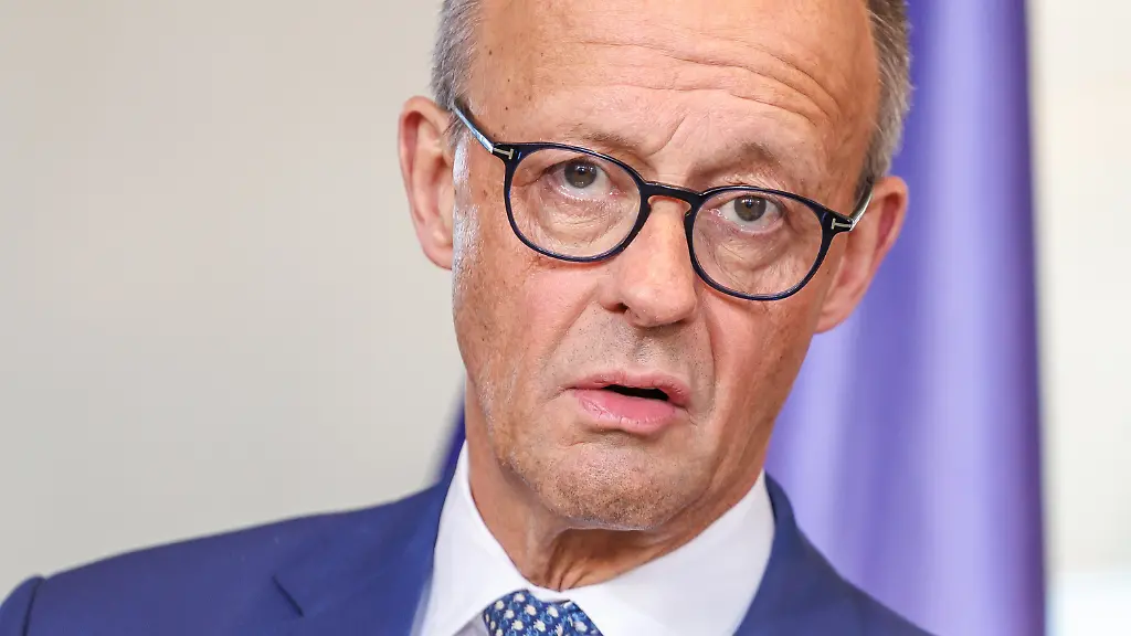 Pressestatements-des-Bundeskanzler-Friedrich-Merz-BM-Lars-Klingbeil-des-Prv-sidenten-der-Wirtschaftsvereinigung-Stahl-Gunnar-Groebler-und-des-2-Vorsitzenden-der-IG-Metall-Jvorgen-Kerner-in-Berlin-am-6-11-2025