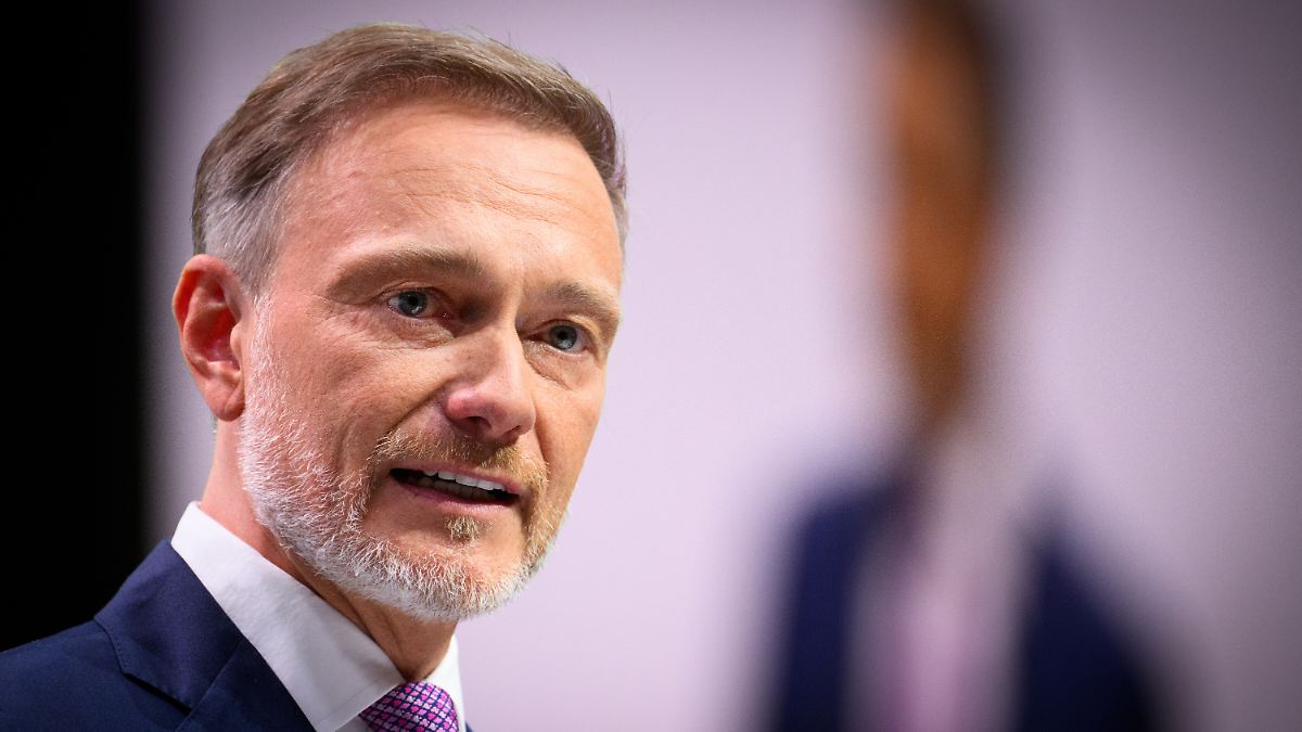 Ex-FDP-Chef-verkauft-Autos-Von-irgendwas-muss-Lindner-ja-leben