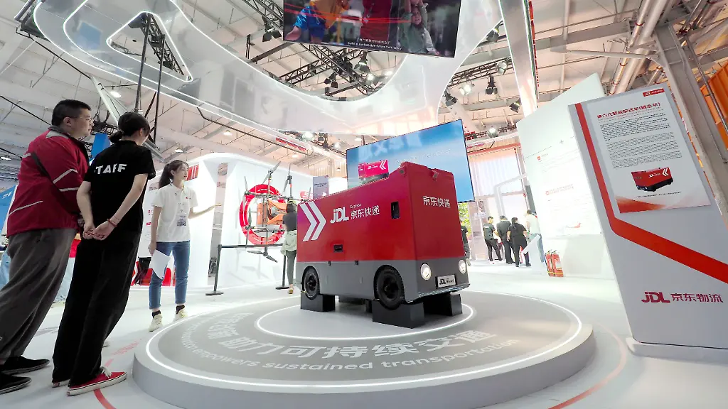 BEIJING-CHINA-SEPTEMBER-22-2024-Visitors-visit-the-sixth-generation-intelligent-delivery-vehicle-at-the-booth-of-JD-com-Logistics-at-the-16th-International-Transportation-Technology-and-Equipment-Exhibition-in-Beijing-China-September-22-2024