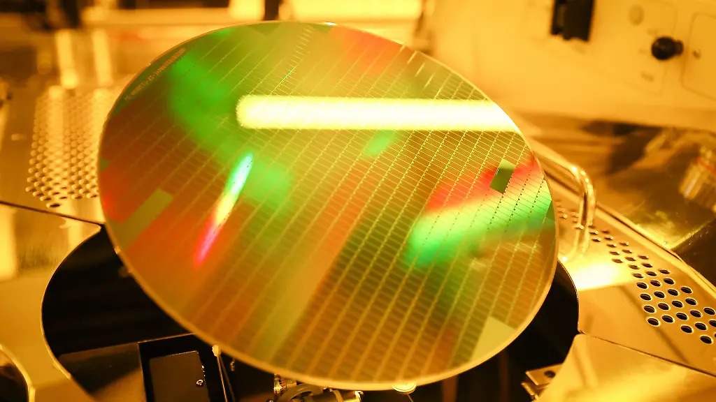 Mikrochips-werden-hauptsaechlich-aus-Herstellerlaendern-wie-China-oder-Taiwan-importiert