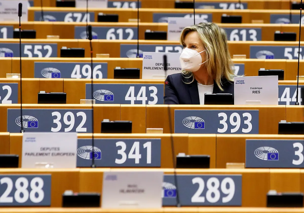 2020-11-11T145028Z-1222093701-RC221K9Q08R7-RTRMADP-3-EU-PARLIAMENT