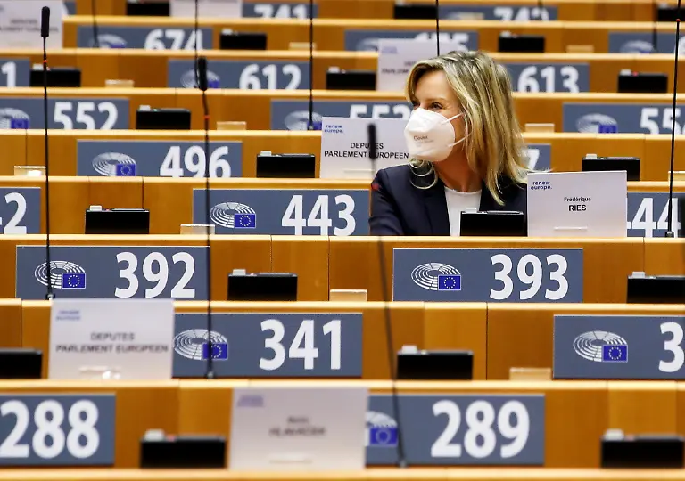 2020-11-11T145028Z-1222093701-RC221K9Q08R7-RTRMADP-3-EU-PARLIAMENT