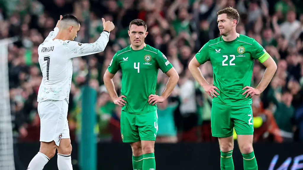2026-FIFA-World-Cup-WM-Weltmeisterschaft-Fussball-Qualifier-Group-F-Aviva-Stadium-Dublin-13-11-2025-Republic-of-Ireland-vs-Portugal-Ireland-s-Dara-O-Shea-and-Nathan-Collins-look-on-as-Portugal-s-Cristiano-Ronaldo-leaves-the-pitch-after-a-red-card-Dara-O-Shea-and-Nathan-Collins-look-on-as-Cristiano-Ronaldo-leaves-the-pitch-after-a-red-card-13-11-2025-PUBLICATIONxNOTxINxUKxIRLxFRAxNZL-Copyright-x-INPHO-RyanxByrnex-RB2-7111