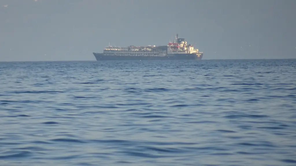 Das-Viehtransportschiff-Spiridon-II-liegt-seit-drei-Wochen-vor-der-tuerkischen-Kueste-mit-Tausenden-Rindern-an-Board