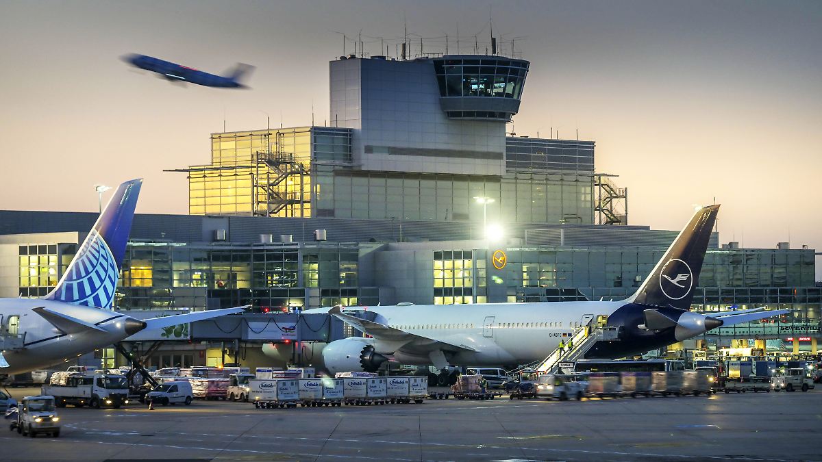 Steuer-auf-Vor-Ampel-Niveau-Fliegen-wird-g-nstiger-Kritik-und-Lob-f-r-schwarz-rotes-Vorhaben