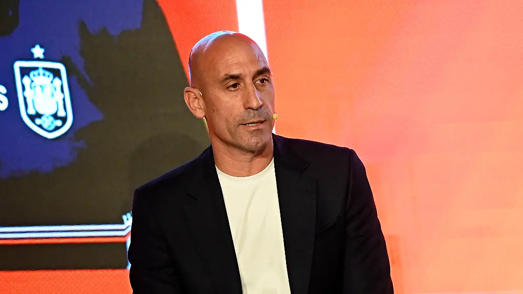 Luis-Rubiales-presents-his-book-Matar-a-Rubiales-Luis-Rubiales-during-the-presentation-of-his-book-Matar-a-Rubiales-on-November-13-2025-in-Madrid-Spain-The-former-president-of-the-RFEF-presents-his-book-Matar-a-Rubiales-in-which-he-tells-his-version-of-events-about-the-non-consensual-kiss-to-Jenni-Hermoso-BOOK-PRESENTATION-SOCCER-Madrid-Madrid-Madrid-Spain-PUBLICATIONxNOTxINxESP-Copyright-xFranciscoxGuerrax-7100106