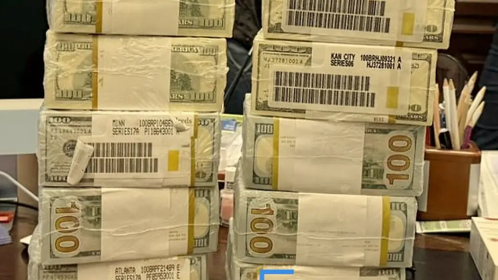 Dieses-vom-Nationalen-Antikorruptionsbuero-der-Ukraine-und-der-spezialisierten-Antikorruptionsstaatsanwaltschaft-der-Ukraine-zur-Verfuegung-gestellte-Foto-zeigt-grosse-Bargeldmengen-die-vom-Nationalen-Antikorruptionsbuero-bei-Hausdurchsuchungen-bei-Staatsangestellten-gefunden-wurden