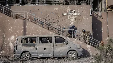 epi_1005544933_REUTERSFOTO_2025-11-14T090631Z 142024511 RC27WHASJG11 RTRMADP 3 UKRAINE-CRISIS-ATTACK-KYIV.JPG_Aftermath of an over