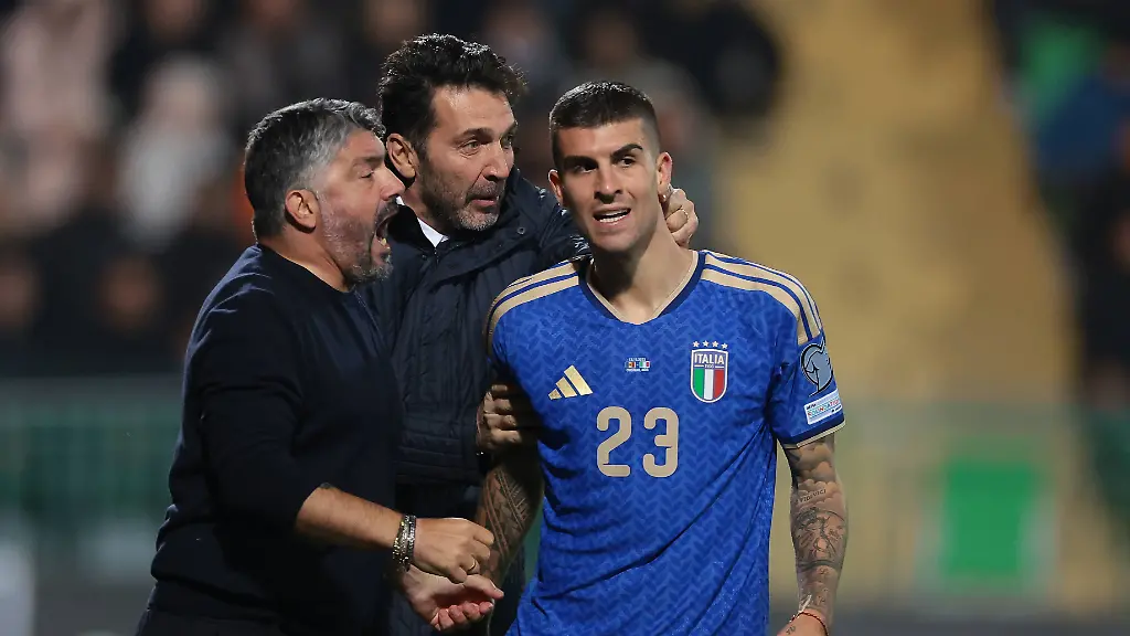 Chisinau-Moldova-13th-November-2025-Gianluca-Mancini-of-Italy-celebrates-with-Gennaro-Gattuso-Head-coach-of-Italy-and-Gianluigi-Buffon-Head-of-Italy-Delegation-after-scoring-to-give-the-side-a-1-0-lead-during-the-Moldova-vs-Italy-FIFA-World-Cup-WM-Weltmeisterschaft-Fussball-European-Qualifying-match-at-Stadionul-Zimbru-Chisinau-Picture-credit-should-read-Jonathan-Moscrop-Sportimage-EDITORIAL-USE-ONLY-No-use-with-unauthorised-audio-video-data-fixture-lists-club-league-logos-or-live-services-Online-in-match-use-limited-to-120-images-no-video-emulation-No-use-in-betting-games-or-single-club-league-player-publications