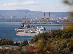 Ausnahmezustand in Noworossijsk: Russischer Hafen stoppt nach ukrainischen Angriffen Ölexport