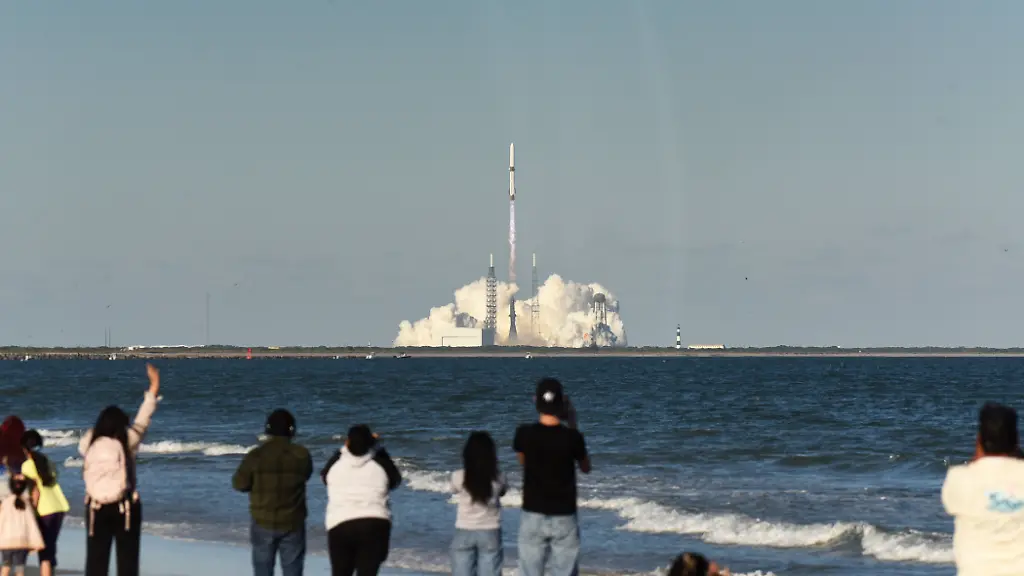 Blue-Origin-launches-NASAs-EscaPADE-Satellites-from-Cape-Canaveral-CAPE-CANAVERAL-FLORIDA-UNITED-STATES-NOVEMBER-13-People-watch-as-a-Blue-Origin-New-Glenn-rocket-launches-from-pad-36-at-Cape-Canaveral-Space-Force-Station-in-Cape-Canaveral-Florida-US-on-November-13-2025-The-rocket-is-carrying-a-pair-of-identical-satellites-that-will-be-sent-on-an-11-month-journey-to-orbit-Mars-on-NASAs-Escape-and-Plasma-Acceleration-and-Dynamics-Explorers-EscaPADE-mission-Paul-Hennessy-Anadolu-Florida-United-States-Editorial-use-only-Please-get-in-touch-for-any-other-usage