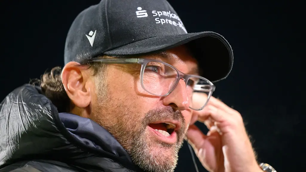 Claus-Dieter-Wollitz-und-sein-Team-wollen-der-Favoritenrolle-gerecht-werden