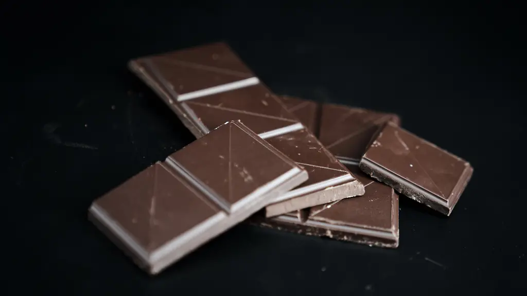 Dark-chocolate-Tuesday-September-16-2025-The-tax-on-chocolate-and-other-sugary-goods-will-be-removed-According-to-the-government-the-abolition-of-these-taxes-will-cost-the-state-treasury-about-2-4-billion-kroner-per-year