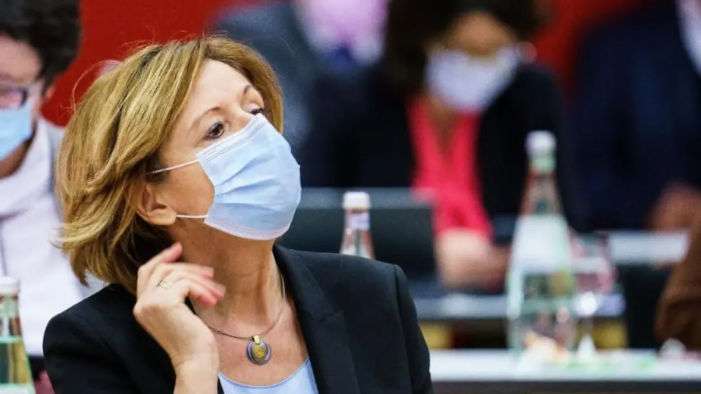 Die-rheinland-pfaelzische-Ministerpraesidentin-Malu-Dreyer-SPD-nimmt-an-einer-Landtagssitzung-teil