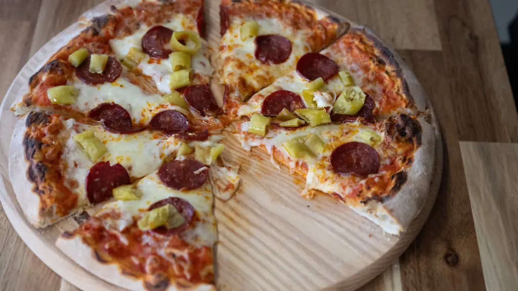 Gustavo-Gusto-in-Geretsried-Hier-wird-die-Gustavo-Pizza-in-Bayern-hergestellt-Auf-dem-Bild-CEO-Gruender-und-ehemaliger-Pizzabaecker-Christoph-Schramm