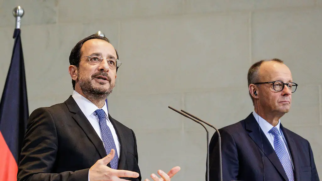 14-11-2025-Berlin-Bundeskanzler-Friedrich-Merz-CDU-r-und-der-Praesident-der-Republik-Zypern-Nikos-Christodoulides-geben-eine-Pressekonferenz-nach-einem-Treffen-im-Bundeskanzleramt