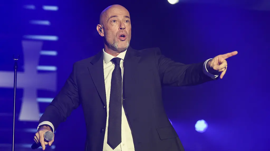 Der-nur-als-der-Graf-bekannte-Frontmann-singt-beim-Tourneeauftakt-der-Band-Unheilig-im-Haus-Auensee-Leipzig-Nachdem-die-Band-2016-ihr-vermeintliches-Abschiedskonzert-gespielt-hatte-gibt-es-jetzt-ein-neues-Album-und-eine-Tournee-mit-mehreren-Dutzend-Comeback-Konzerten