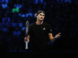 Nervenflattern in Nervenschlacht: Maulender Zverev dampft nach bitterer Pleite grußlos ab