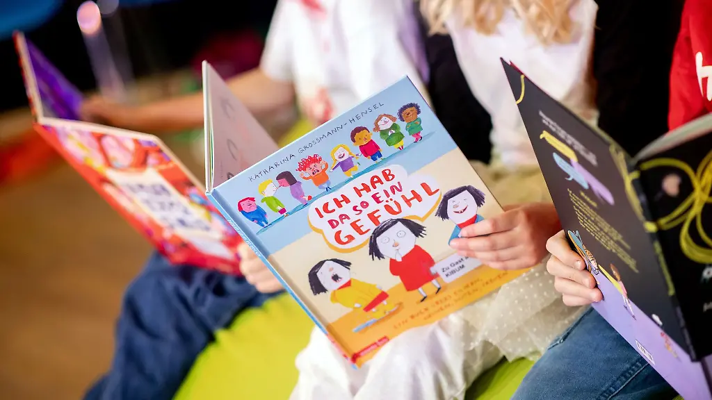 Es-werden-mehr-als-2-000-Neuerscheinungen-im-Bereich-der-Kinder-und-Jugendmedien-aus-allen-deutschsprachigen-Laendern-vorgestellt