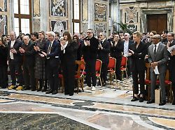 NBA-Trikot von Spike Lee: Papst Leo XIV. empfängt Hollywoodstars im Vatikan