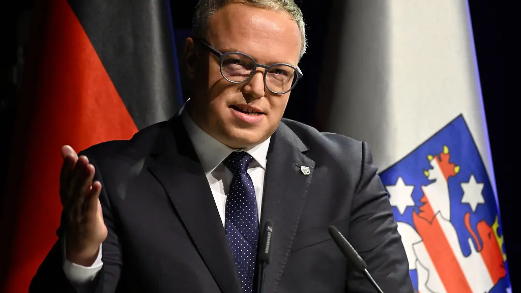 Thueringens-Ministerpraesident-Mario-Voigt-stellt-beim-Landessportbund-eine-hoehere-Foerderung-fuer-kommunale-Sportstaetten-in-Aussicht