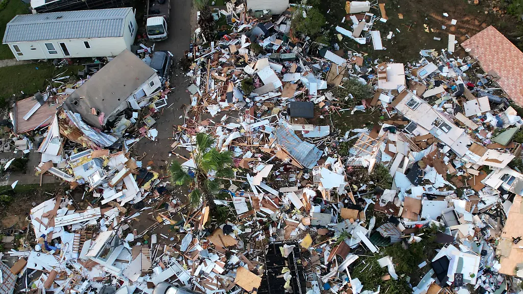 Ein-Blick-auf-die-Zerstoerungen-die-ein-Unwetter-auf-einem-Campingplatz-in-Albufeira-in-der-suedportugiesischen-Algarve-Region-angerichtet-hat