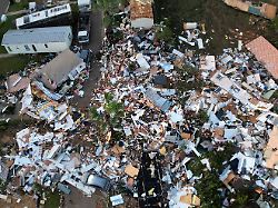 Möglicher Tornado in Urlaubsort : Heftiger Sturm fegt über Algarve - Frau stirbt