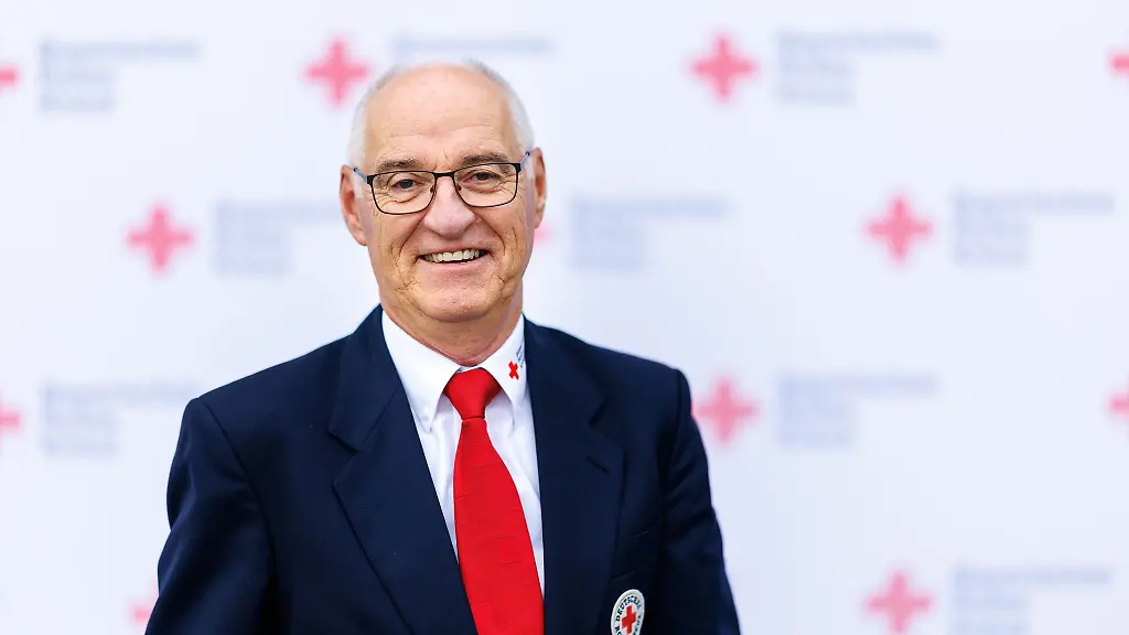 Hans-Michael-Weisky-ist-neuer-Praesident-des-Bayrischen-Roten-Kreuzes-BRK