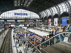 Drama am Hamburger Hauptbahnhof: Betrunkener wird von S-Bahn überfahren und überlebt