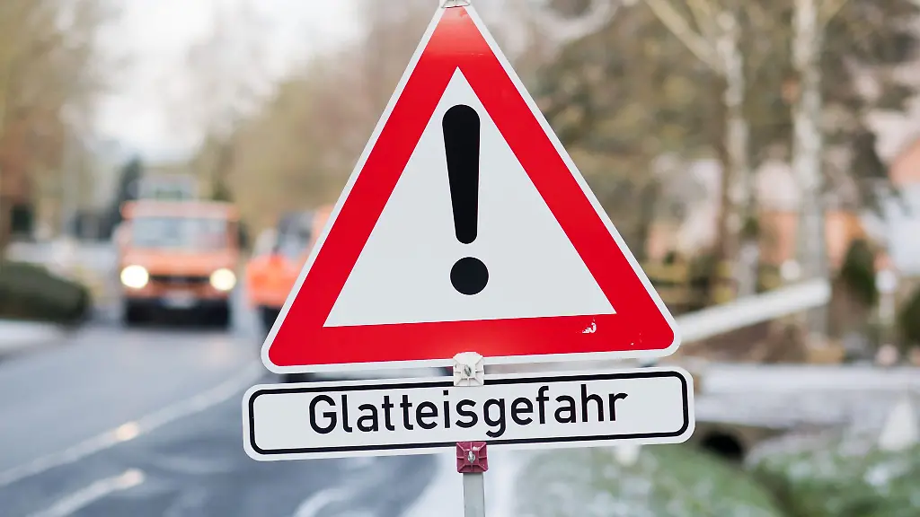 Bei-Temperaturen-von-minus-ein-Grad-kann-es-lokal-zu-Glatteis-kommen