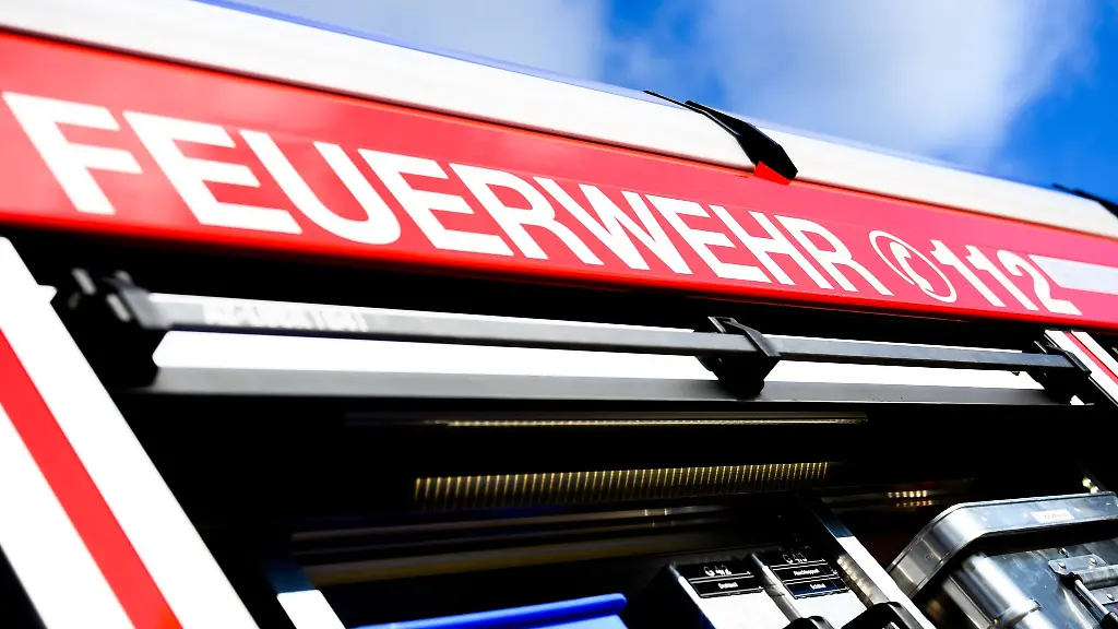 Ein-leerstehendes-Fachwerkhaus-in-Wolfsburg-ist-durch-ein-Feuer-zerstoert-worden