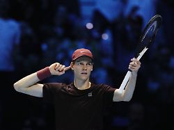 Medizinischer Notfall mit Pause: Nach Schreckmoment: Sinner gewinnt ATP Finals im Gigantenduell