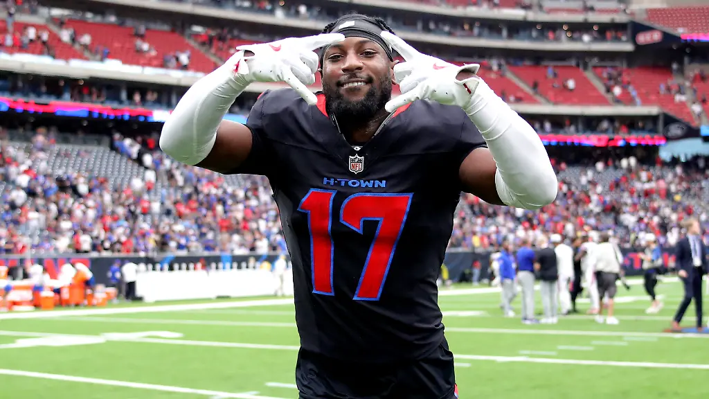 October-6-2024-Houston-Texas-U-S-Houston-Texans-cornerback-Kris-Boyd-17-leaves-the-field-following-the-game-between-the-Houston-Texans-and-the-Buffalo-Bills-at-NRG-Stadium-in-Houston-TX-on-October-6-2024-Houston-won-23-20