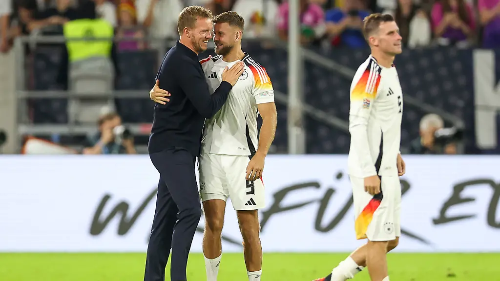 07-09-2024-Duesseldorf-UEFA-Nations-League-Deutschland-Ungarn-Merkur-Spielarena-Division-A-2024-2025-Gruppe-3-Trainer-Julian-Nagelsmann-GER-Bundestrainer-zusammen-mit-Niclas-Fuellkrug-GER-9-DFB-regulations-prohibit-any-use-of-photographs-as-image-sequences-and-or-quasi-video